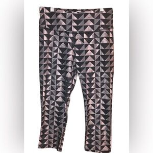 Nike One Capris in Geometric Gray Pattern; Size Medium